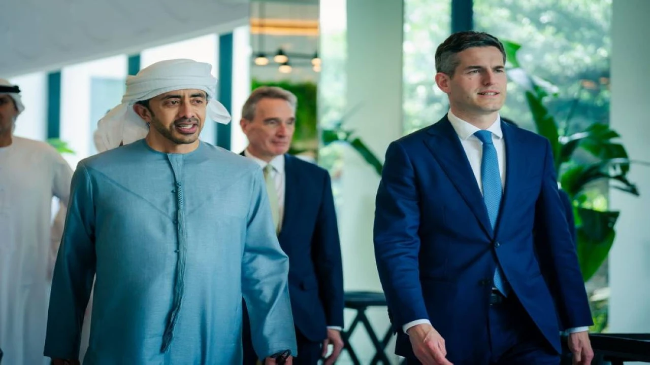 عبدالله بن زايد يبحث مع وزير خارجية هولندا ملفات التعاون والتطورات الإقليمية